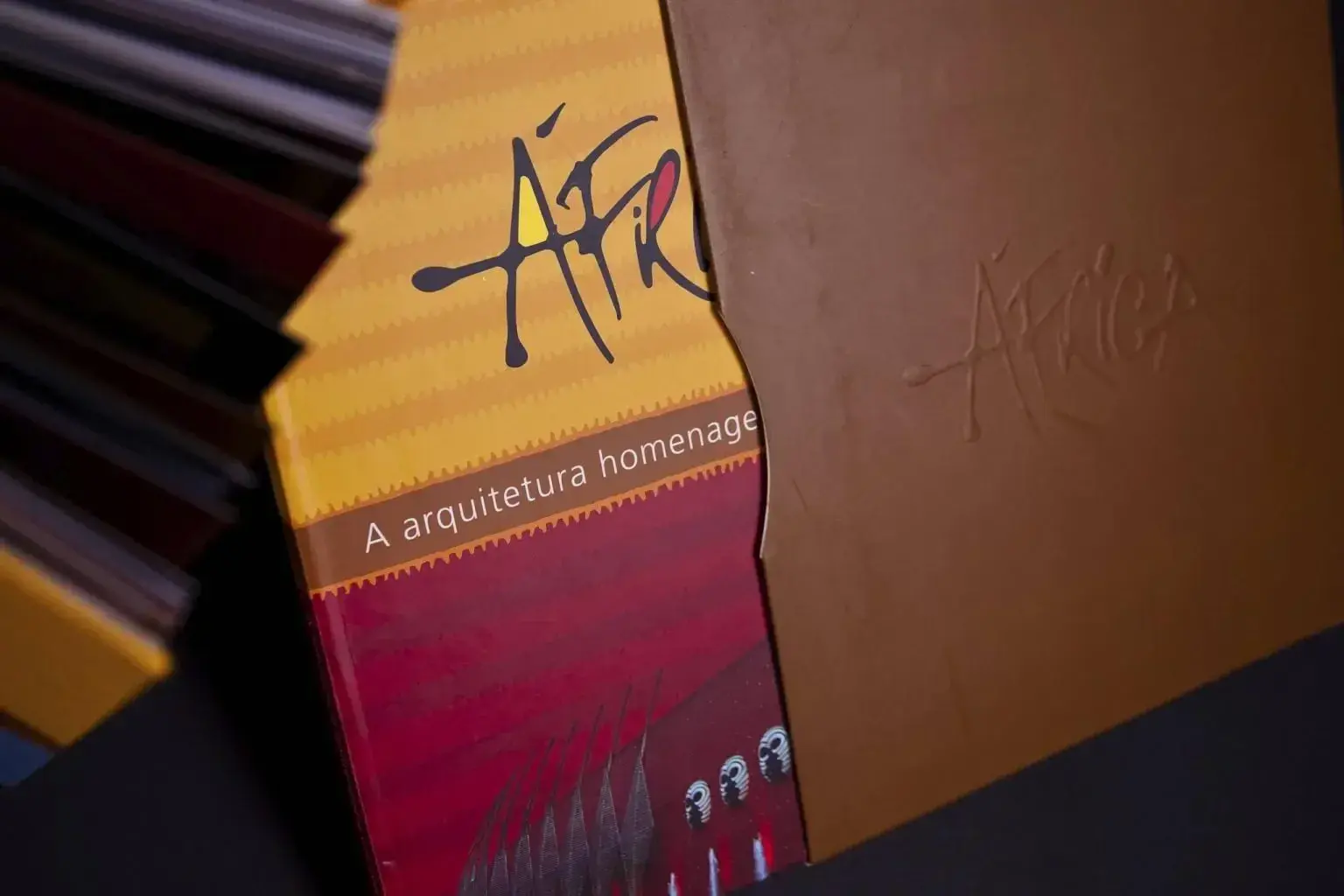 Projeto de Design Editorial: Livro África e Bingo Imperatriz