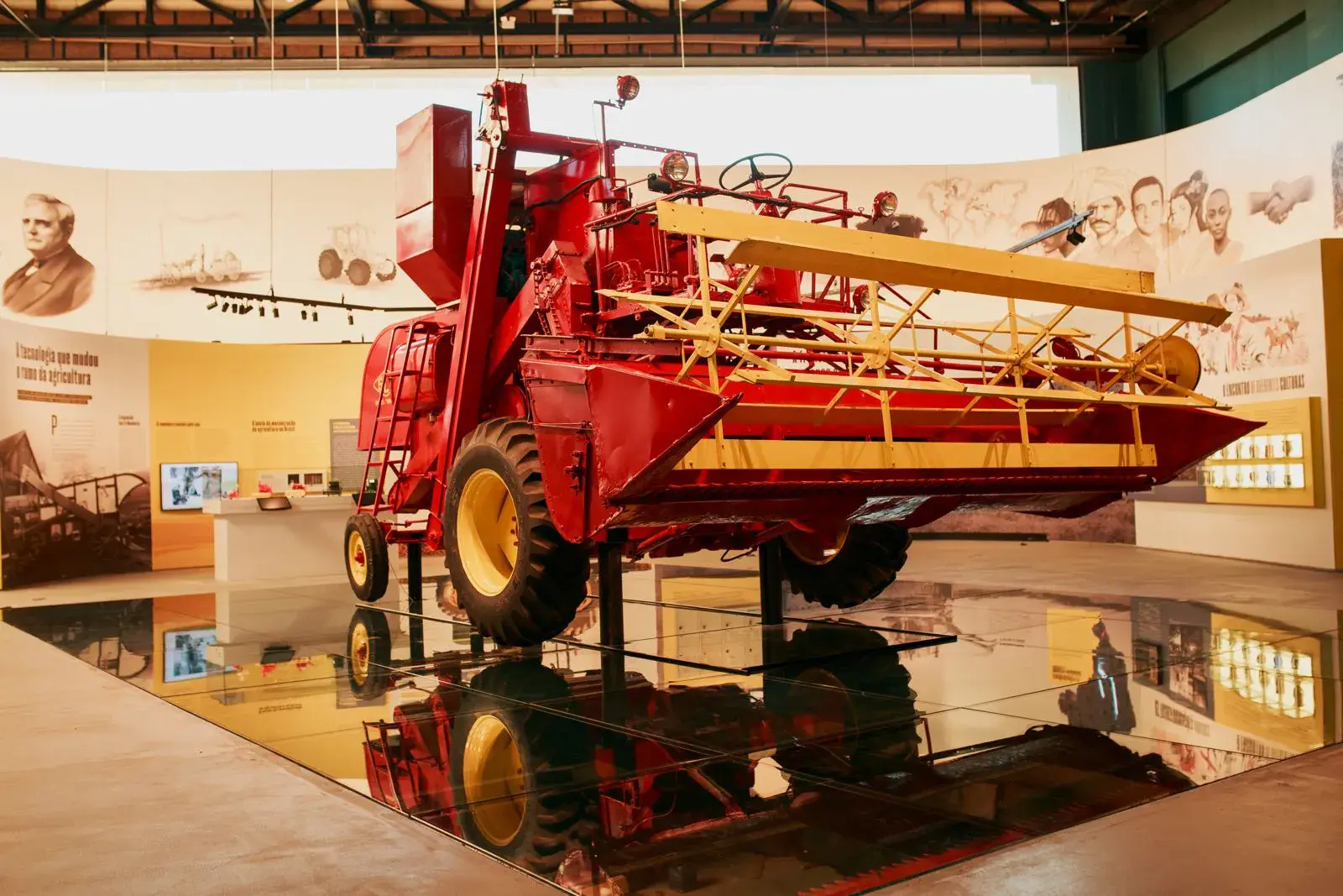 Projeto de Museografia e Design de Exposições: MEA - Instituto John Deere